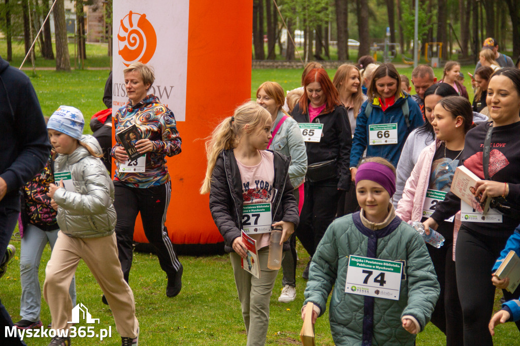 Fotorelacja: VIII Familijny Biegu z Książką w Myszkowie OCZYTANI BIEGACZE