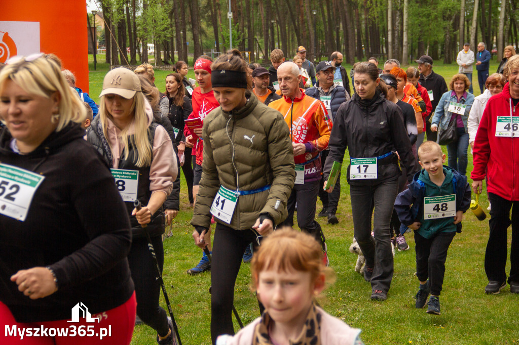 Fotorelacja: VIII Familijny Biegu z Książką w Myszkowie OCZYTANI BIEGACZE