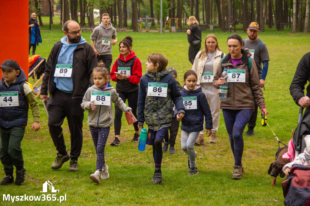 Fotorelacja: VIII Familijny Biegu z Książką w Myszkowie OCZYTANI BIEGACZE