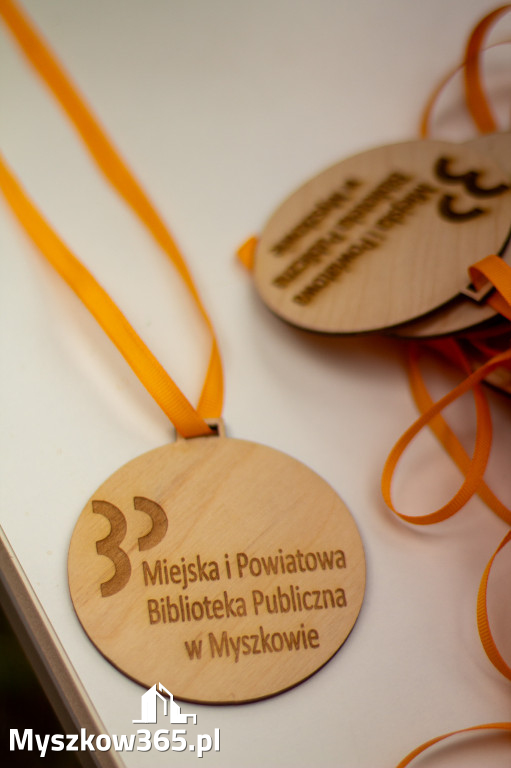 Fotorelacja: VIII Familijny Biegu z Książką w Myszkowie OCZYTANI BIEGACZE