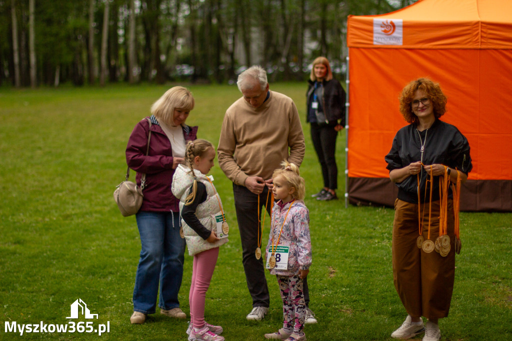 Fotorelacja: VIII Familijny Biegu z Książką w Myszkowie OCZYTANI BIEGACZE