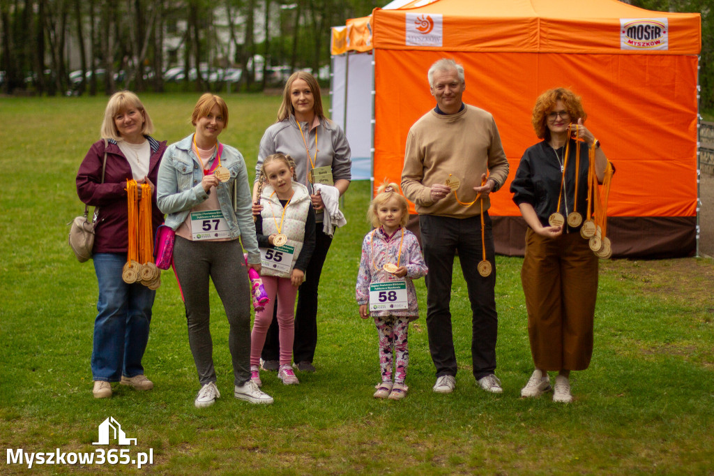 Fotorelacja: VIII Familijny Biegu z Książką w Myszkowie OCZYTANI BIEGACZE