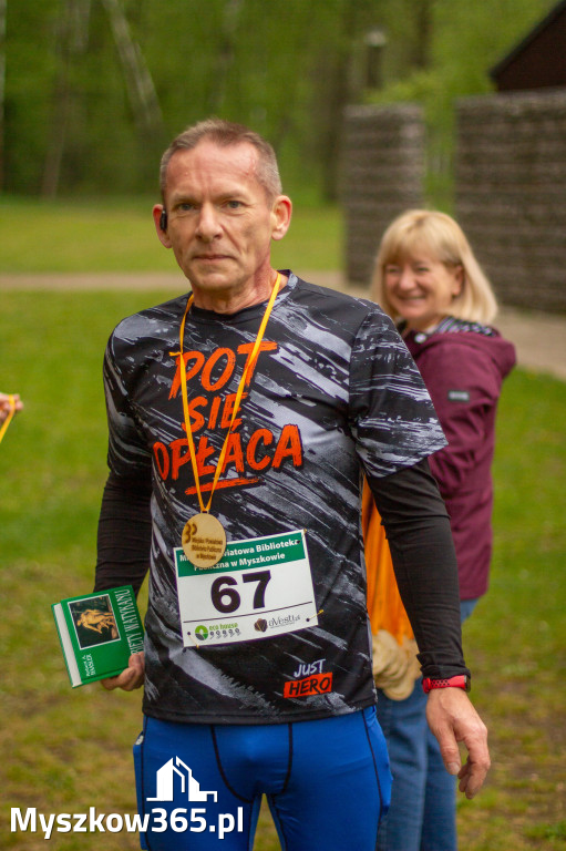 Fotorelacja: VIII Familijny Biegu z Książką w Myszkowie OCZYTANI BIEGACZE