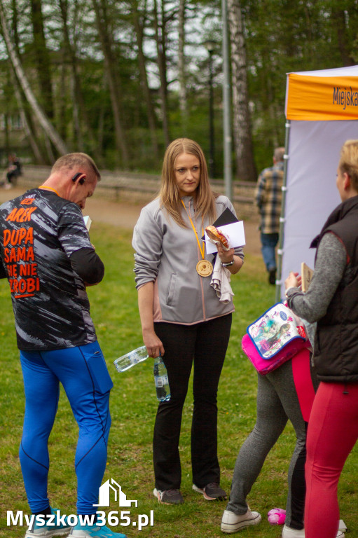 Fotorelacja: VIII Familijny Biegu z Książką w Myszkowie OCZYTANI BIEGACZE