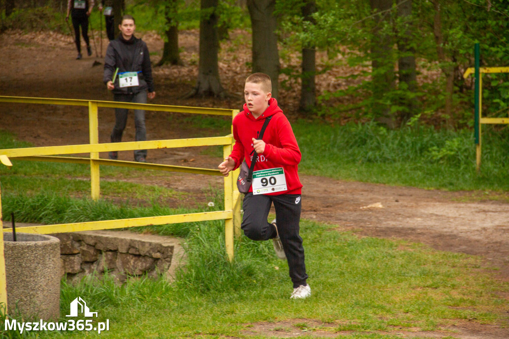 Fotorelacja: VIII Familijny Biegu z Książką w Myszkowie OCZYTANI BIEGACZE