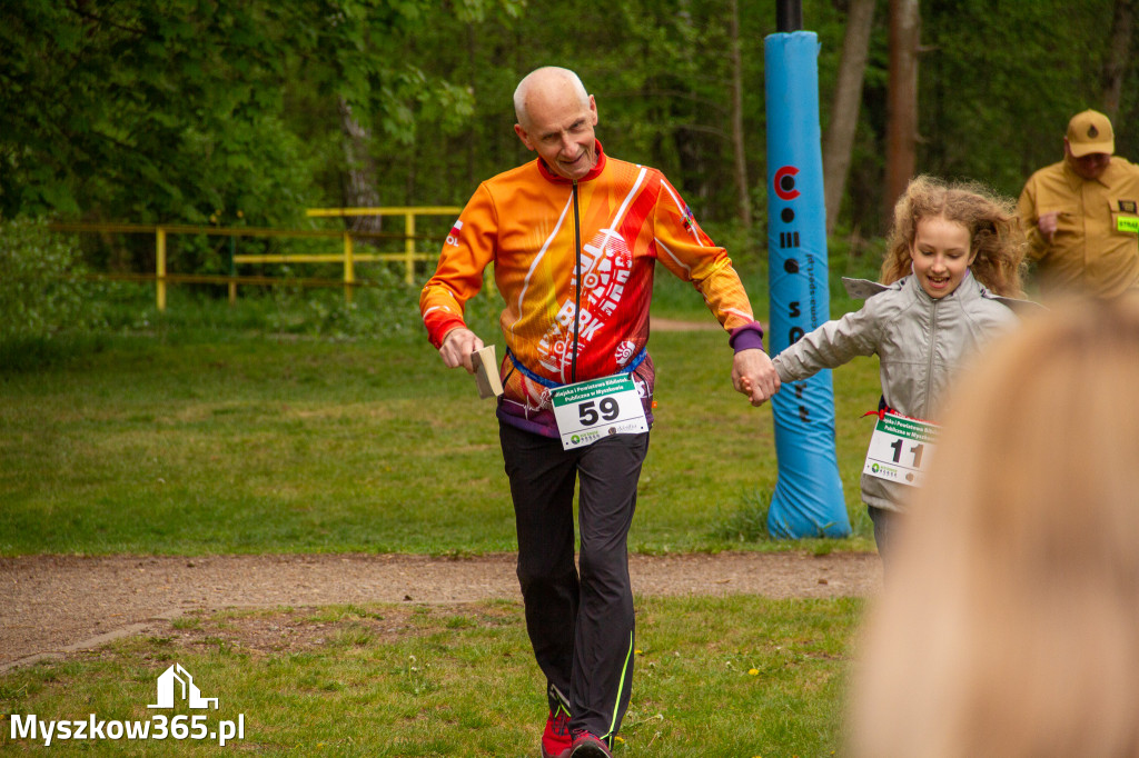 Fotorelacja: VIII Familijny Biegu z Książką w Myszkowie OCZYTANI BIEGACZE