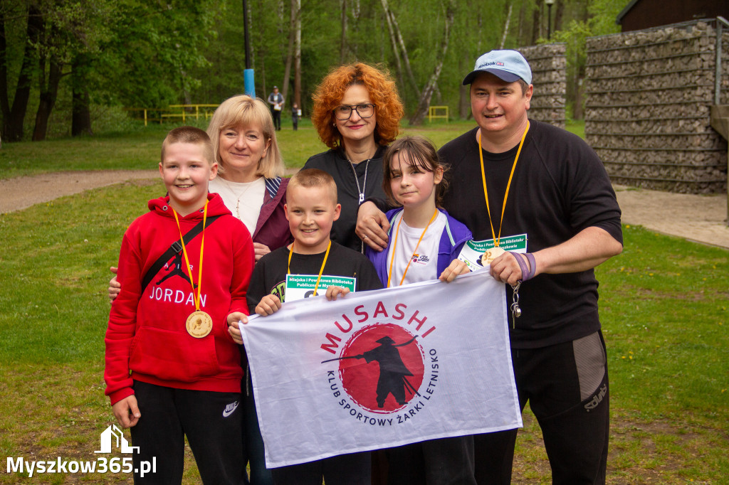 Fotorelacja: VIII Familijny Biegu z Książką w Myszkowie OCZYTANI BIEGACZE
