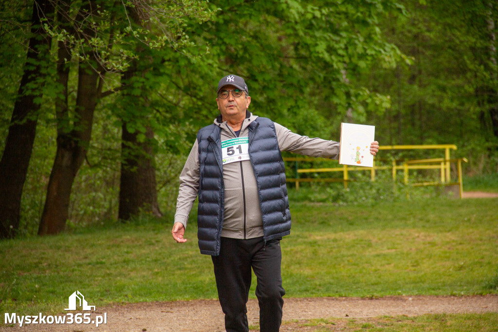 Fotorelacja: VIII Familijny Biegu z Książką w Myszkowie OCZYTANI BIEGACZE