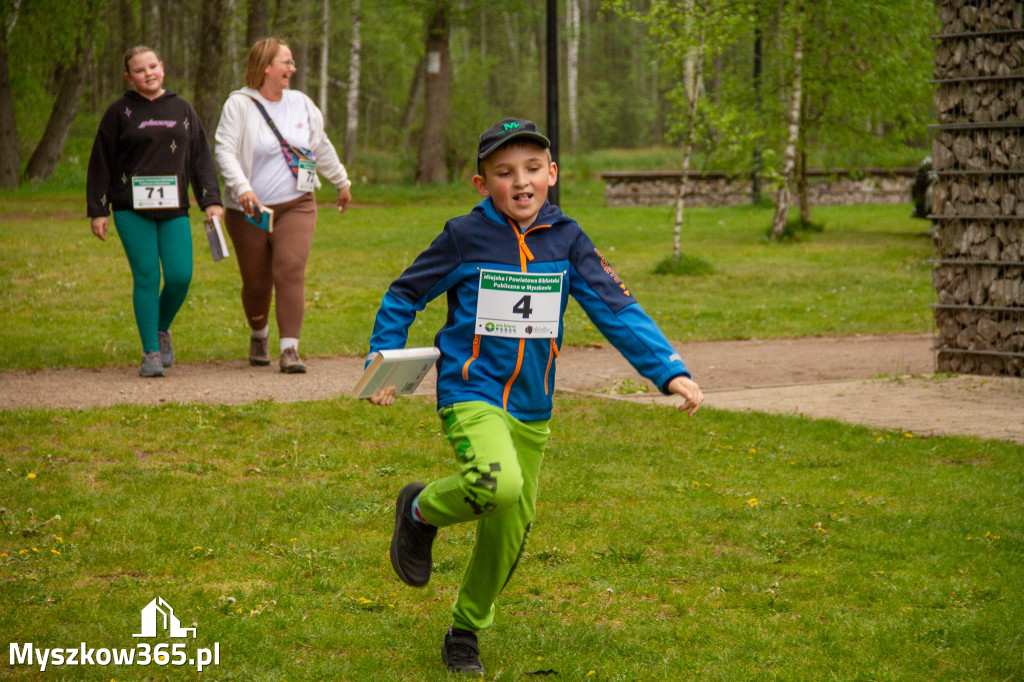 Fotorelacja: VIII Familijny Biegu z Książką w Myszkowie OCZYTANI BIEGACZE