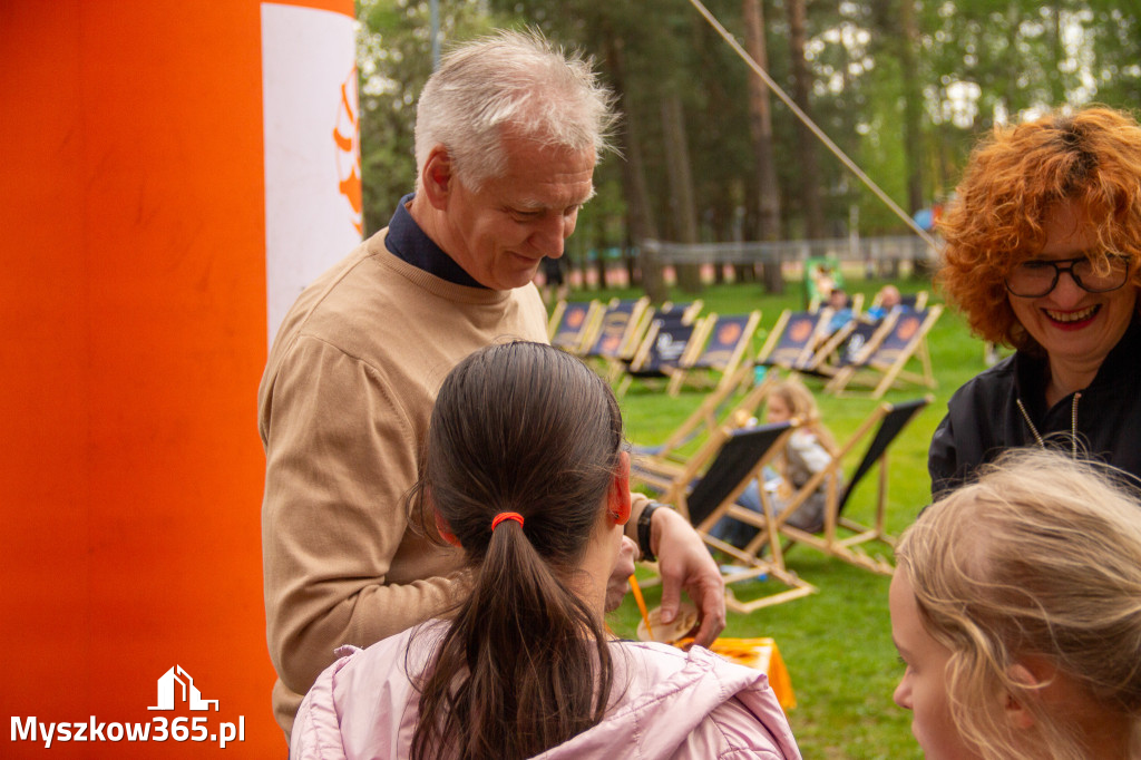 Fotorelacja: VIII Familijny Biegu z Książką w Myszkowie OCZYTANI BIEGACZE