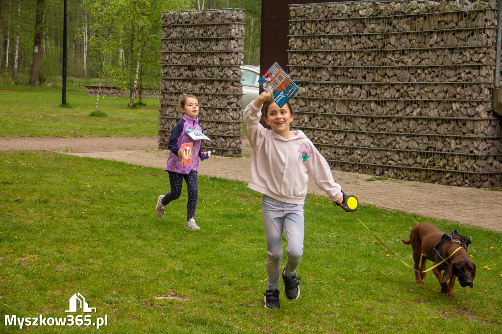 Fotorelacja: VIII Familijny Biegu z Książką w Myszkowie OCZYTANI BIEGACZE