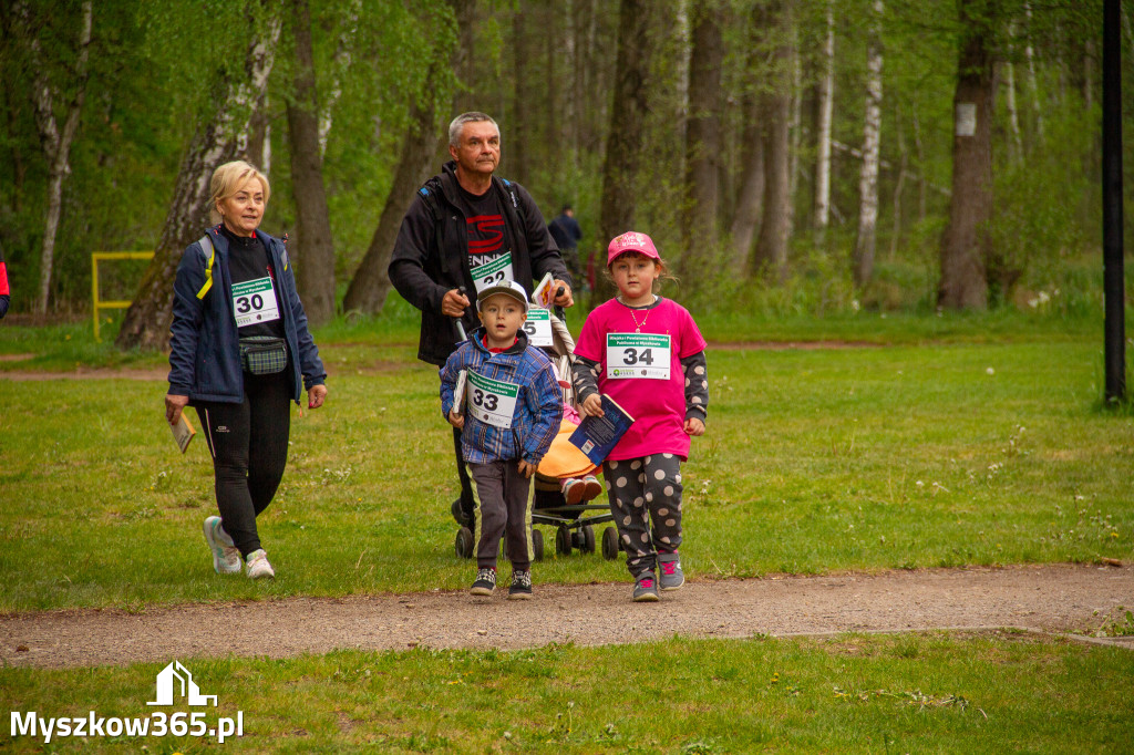 Fotorelacja: VIII Familijny Biegu z Książką w Myszkowie OCZYTANI BIEGACZE