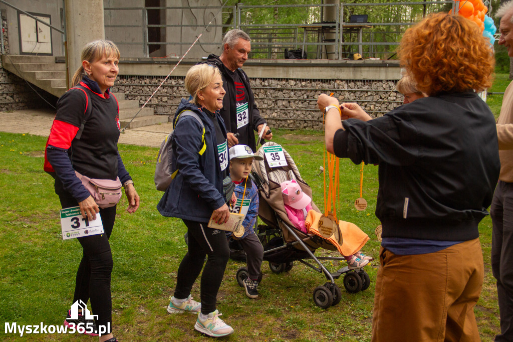 Fotorelacja: VIII Familijny Biegu z Książką w Myszkowie OCZYTANI BIEGACZE