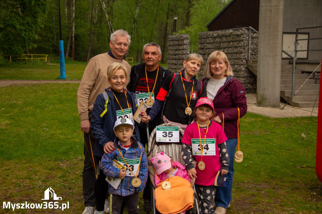 Fotorelacja: VIII Familijny Biegu z Książką w Myszkowie OCZYTANI BIEGACZE