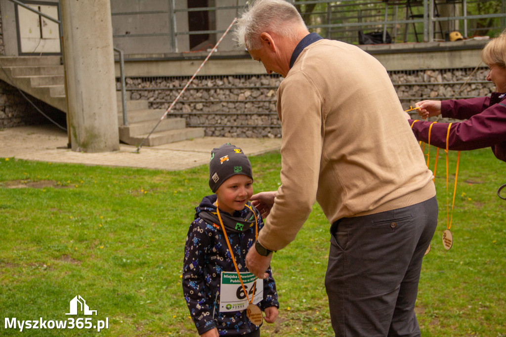 Fotorelacja: VIII Familijny Biegu z Książką w Myszkowie OCZYTANI BIEGACZE