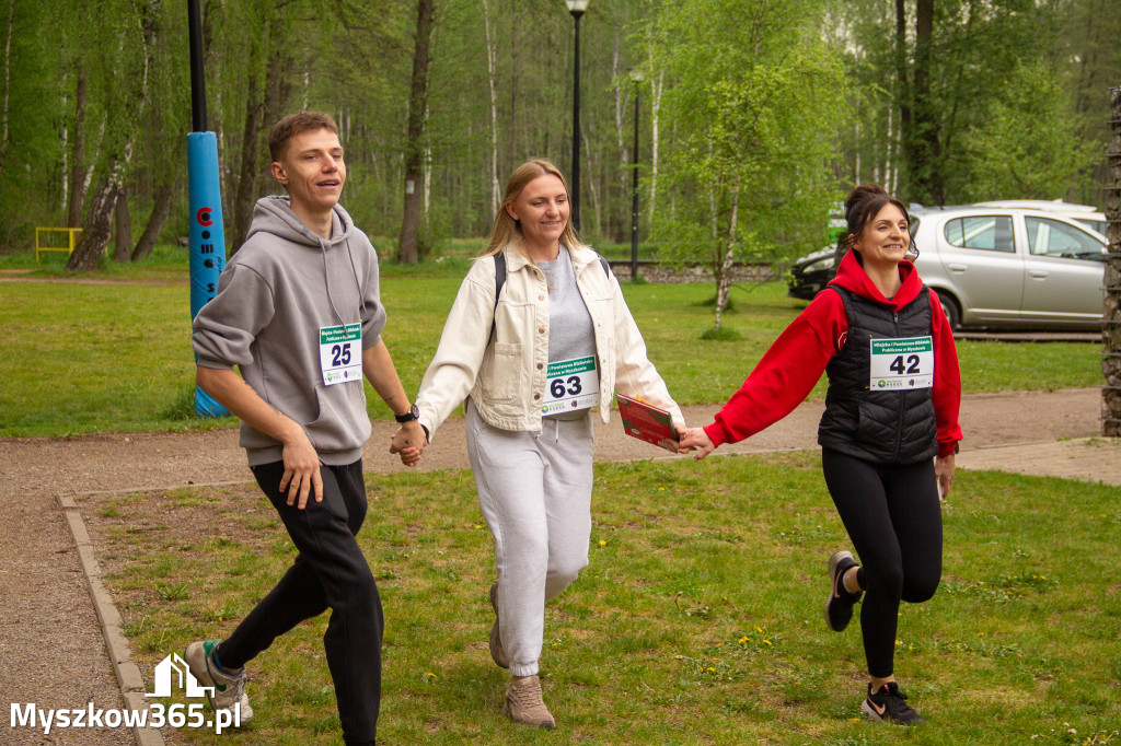Fotorelacja: VIII Familijny Biegu z Książką w Myszkowie OCZYTANI BIEGACZE