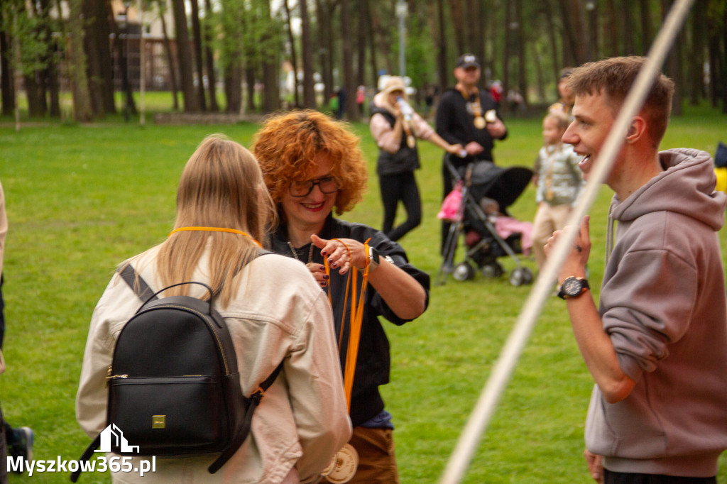 Fotorelacja: VIII Familijny Biegu z Książką w Myszkowie OCZYTANI BIEGACZE