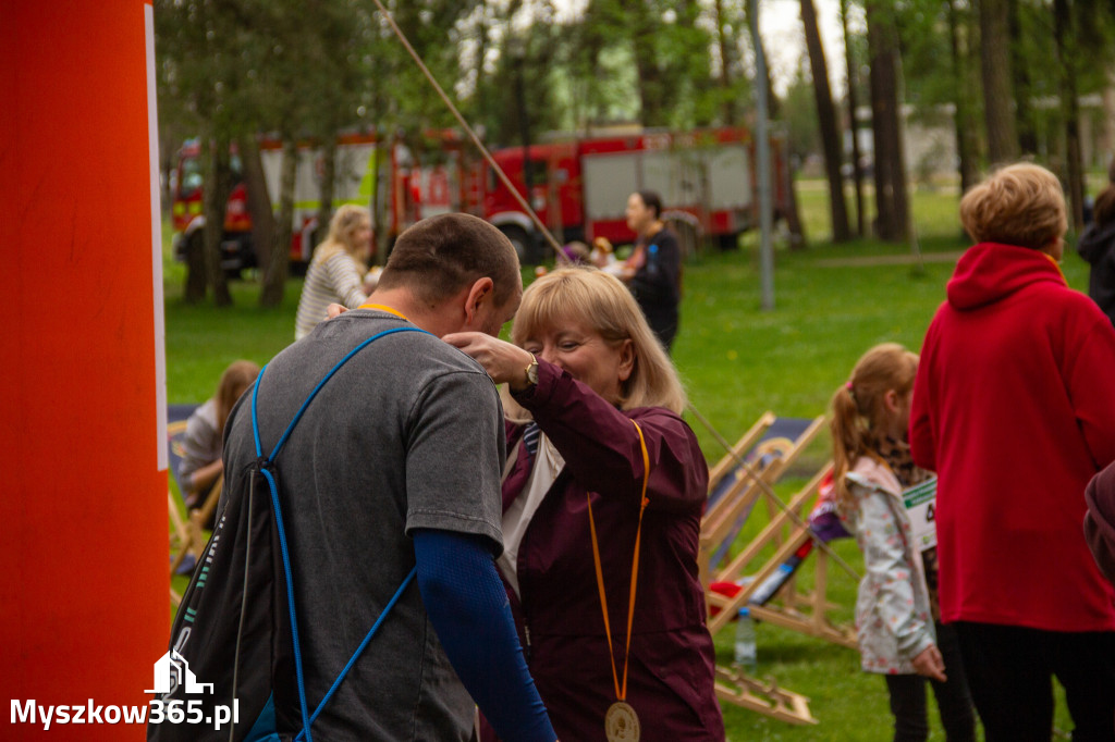 Fotorelacja: VIII Familijny Biegu z Książką w Myszkowie OCZYTANI BIEGACZE