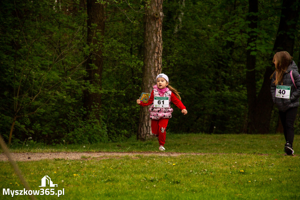 Fotorelacja: VIII Familijny Biegu z Książką w Myszkowie OCZYTANI BIEGACZE
