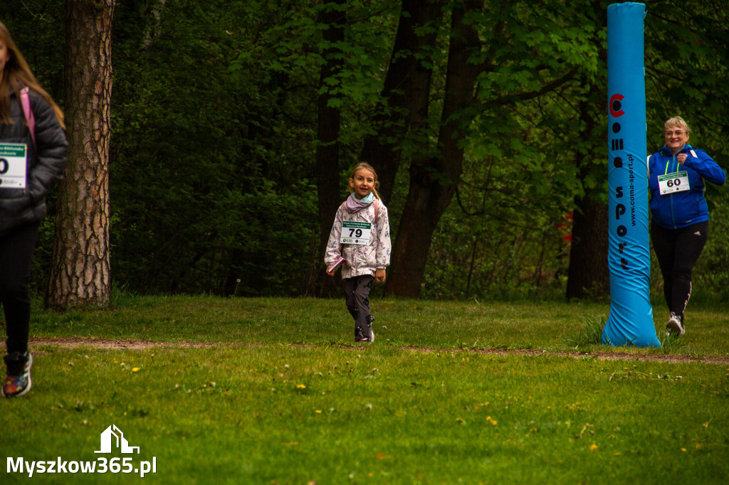 Fotorelacja: VIII Familijny Biegu z Książką w Myszkowie OCZYTANI BIEGACZE