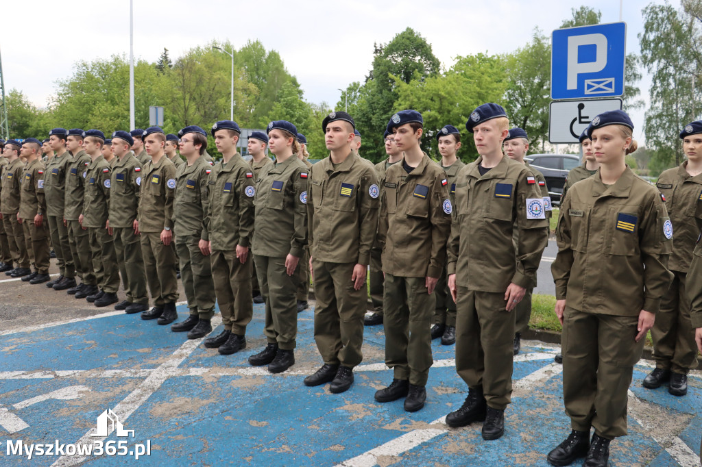 Fotorelacja: Pokaz Musztry Paradnej w wykonaniu uczniów Kwiatkowskiego w Myszkowie