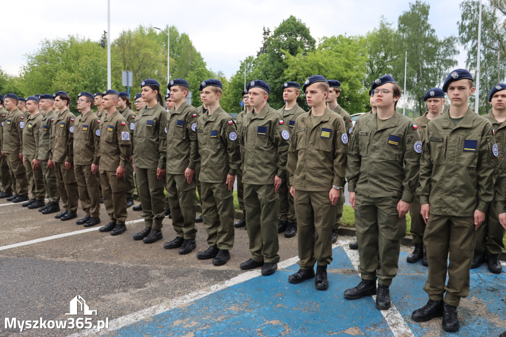 Fotorelacja: Pokaz Musztry Paradnej w wykonaniu uczniów Kwiatkowskiego w Myszkowie