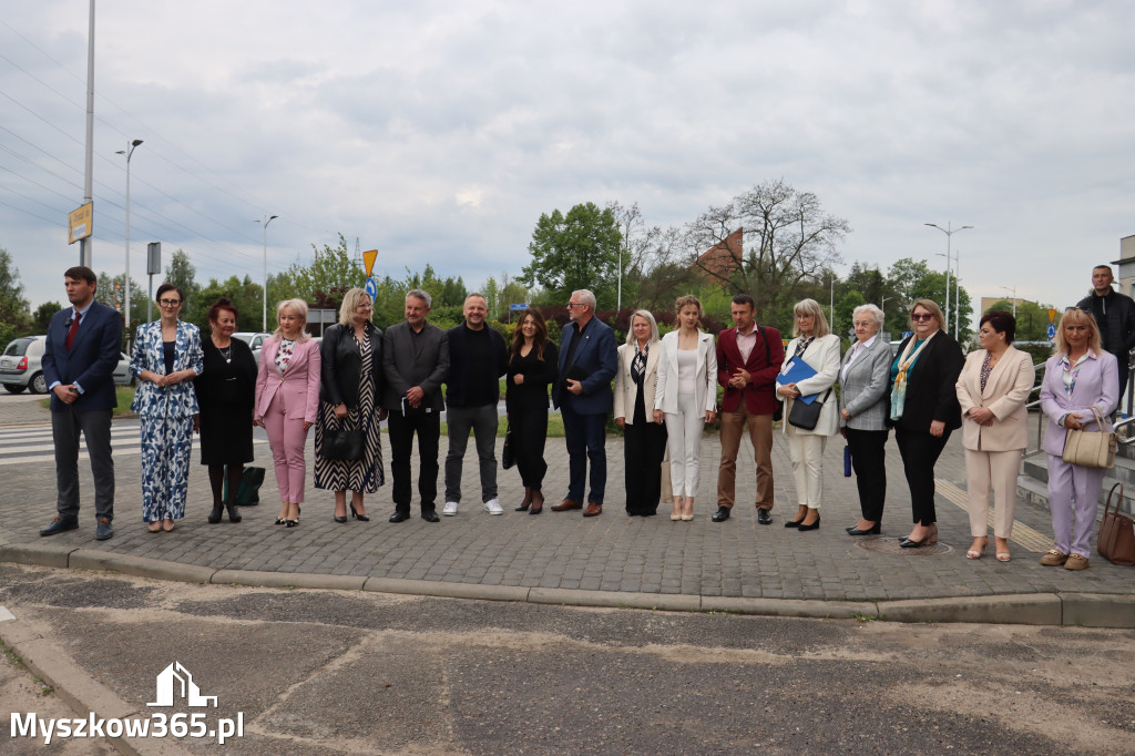 Fotorelacja: Pokaz Musztry Paradnej w wykonaniu uczniów Kwiatkowskiego w Myszkowie