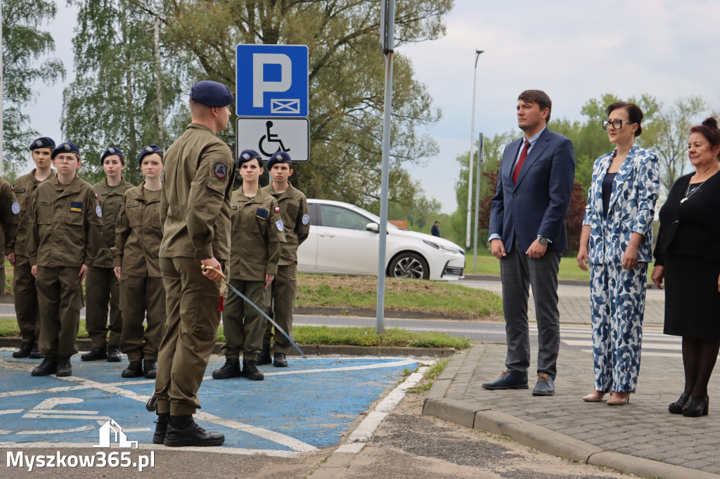 Fotorelacja: Pokaz Musztry Paradnej w wykonaniu uczniów Kwiatkowskiego w Myszkowie