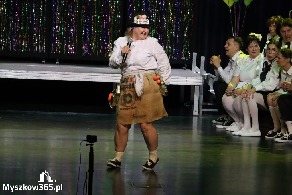 Fotorelacja II: Premiera charytatywnego przedstawienia „Proszę zachować powagę” w Myszkowie