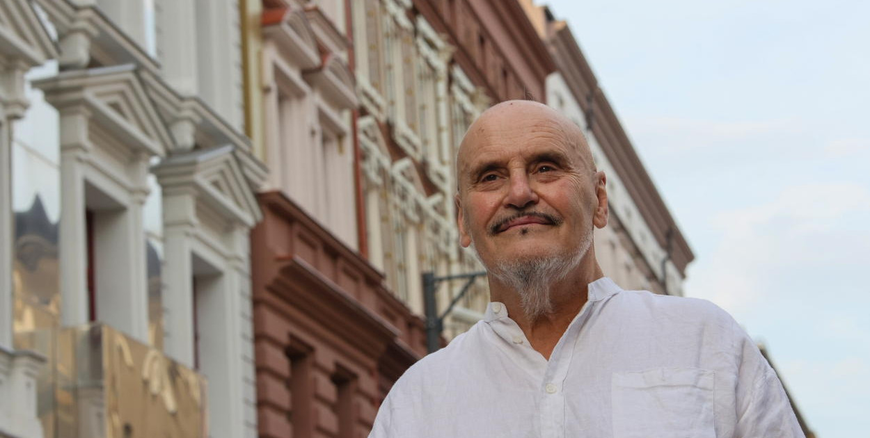 Marian Lichtman z zespołu Trubadurzy wspomina miejsca, w których rodziła się jego 