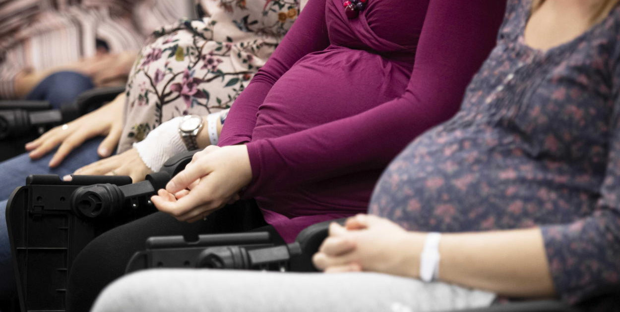Otyłe kobiety mogą przytyć w czasie ciąży o mniej niż 5 kg, nie obawiając się powikłań