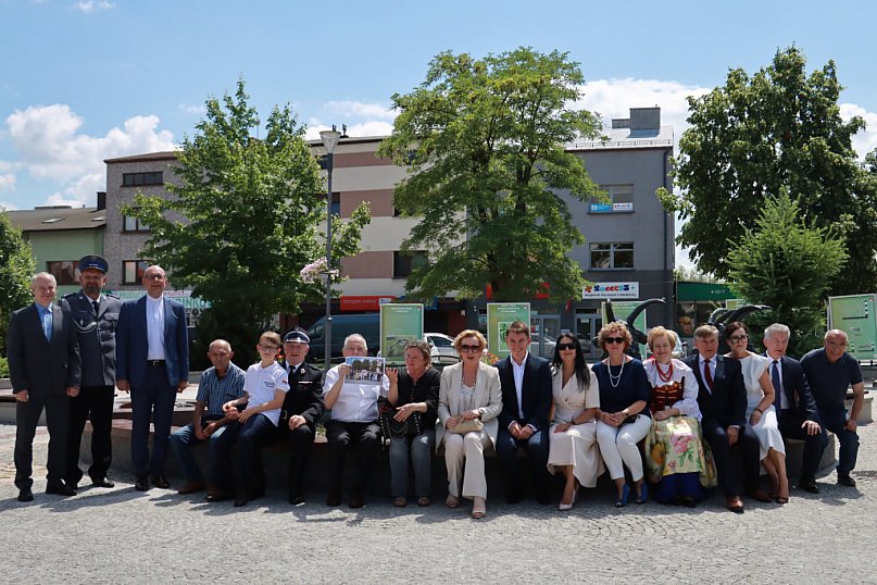 Fotorelacja: Umieszczenie w cokole pomnika Krystyna z Koziegłów kapsuły czasu