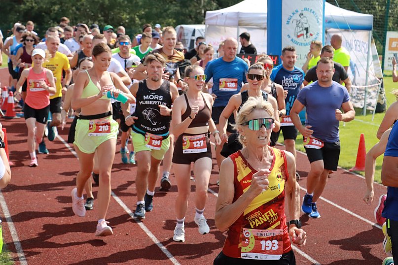 Fotorelacja II: Bieg z Kopyta - rozpoczęcie i rozgrzewka. Festiwal z Kopyta w Gniazdowie