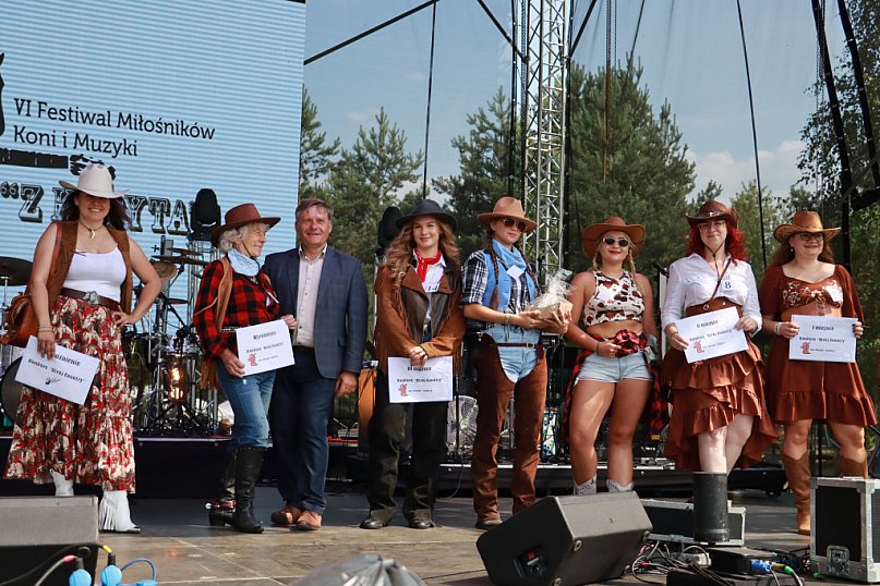 Fotorelacja XIX: Konkurs na strój w stylu Country - Festiwal z Kopyta w Gniazdowie