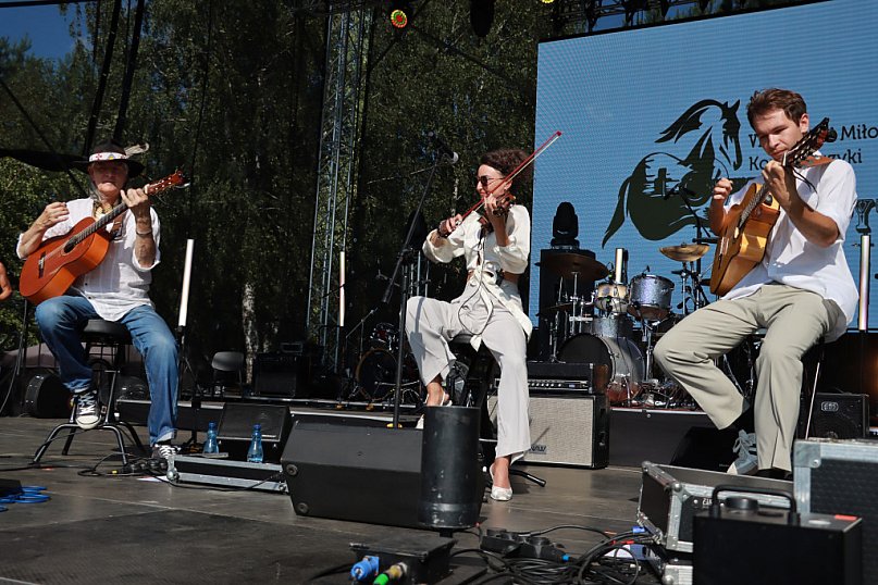 Fotorelacja XXII: Koncerty zespołów country - Festiwal z Kopyta w Gniazdowie