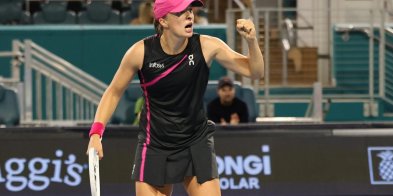 Turniej WTA w Miami - Świątek w 1/8 finału po trzech setach z Noskovą-28836