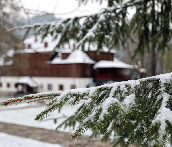 W Tatrach mróz, opady śniegu i pierwszy stopień zagrożenia lawinowego-29934