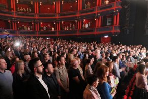 GU­­­S: w 2023 r. o 31,7 proc. wzrosła liczba widzów i słuchaczy w teatrach i inst-30259