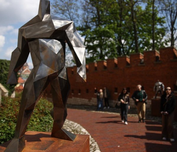 Kraków: Wawel otwiera Ogrody Królewskie z rzeźbami Pawła Orłowskiego-30260