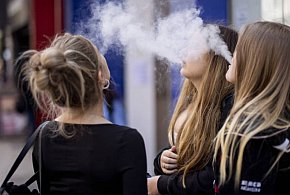 Badanie: e-papierosy mogą narażać nastolatków na toksyczne działanie metali ciężki-30505