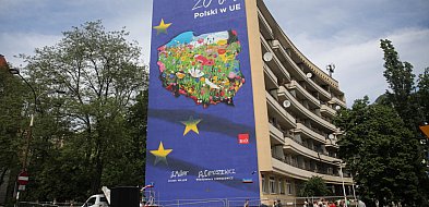 W Warszawie odsłonięto mural z okazji 20-lecia wejścia Polski do UE-30647