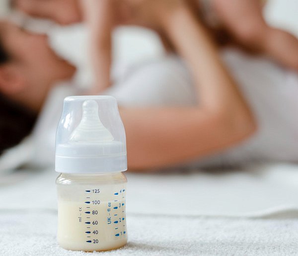 Groźna bakteria w mleku dla niemowląt. Nie podawaj dzieciom!-30868