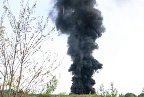 Siemianowice Śląskie: strażacy gaszą pożar składowiska z niebezpiecznymi odpadami-31036