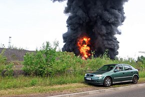 Śląskie: pożar objął już całe składowisko odpadów w Siemianowicach Śląskich-31050