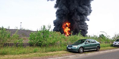 Śląskie: pożar objął już całe składowisko odpadów w Sie-31050