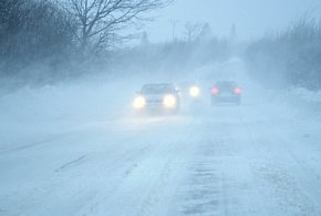 IMGW ostrzega przed zamieciami śnieżnymi, silnym wiatrem i oblodzeniem-43325