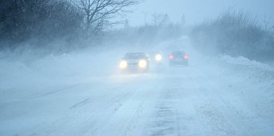 IMGW ostrzega przed zamieciami śnieżnymi, silnym wiatrem i oblodzeniem-43325