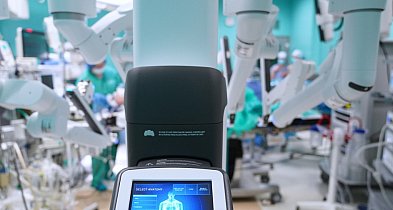 MZ analizuje, czy rozszerzyć katalog refundowanych przez NFZ operacji z użyciem ro-49703