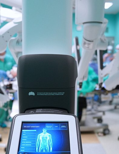 MZ analizuje, czy rozszerzyć katalog refundowanych przez NFZ operacji z użyciem ro-49703