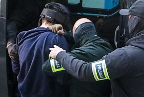 Prokuratura: Mieszko R. usłyszał zarzuty zabójstwa, usiłowania zabójstwa i znieważ-50357